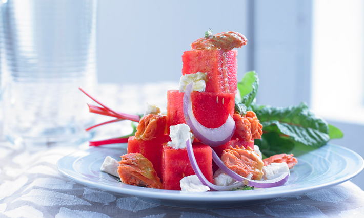 Salade au saumon, melon d’eau et feta