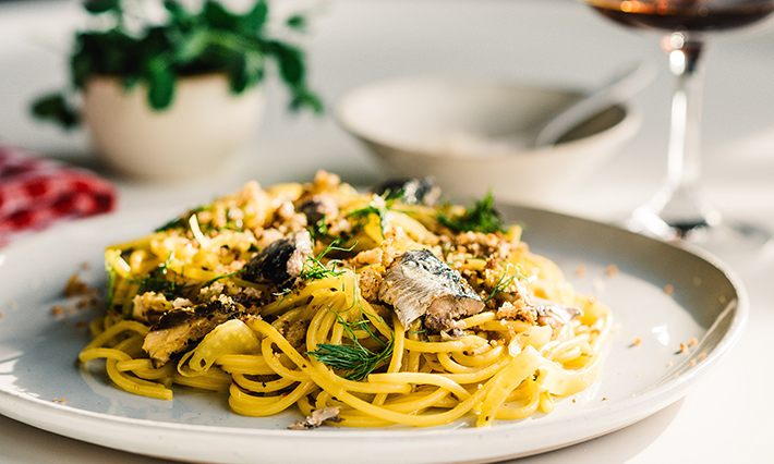 A plate of Pasta con le Sarde