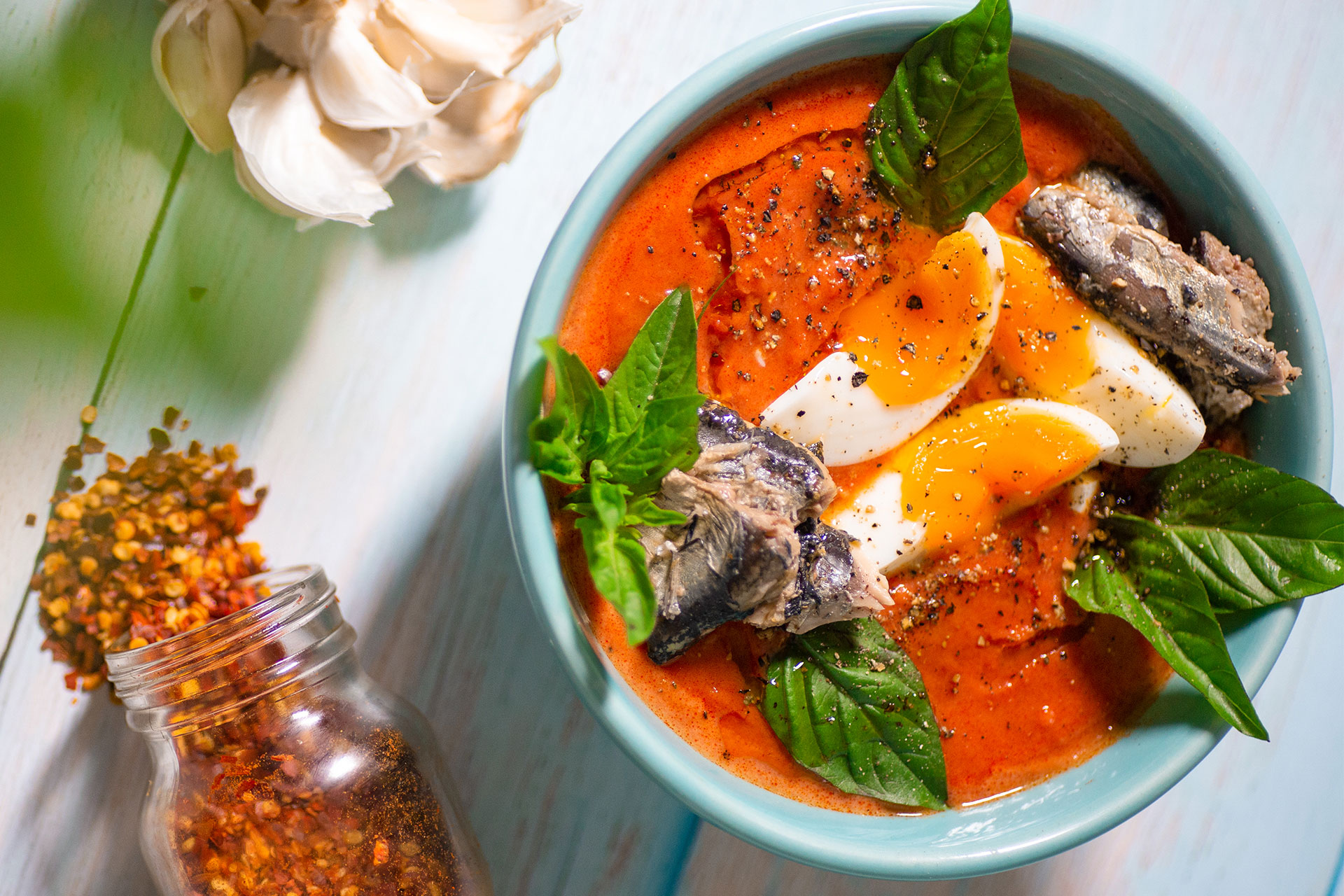 Soupe espagnole Salmorejo à la sardine