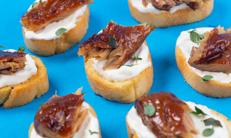 Smoked-Mackerel-Horseradish-Sour-Cream-Crostini-3