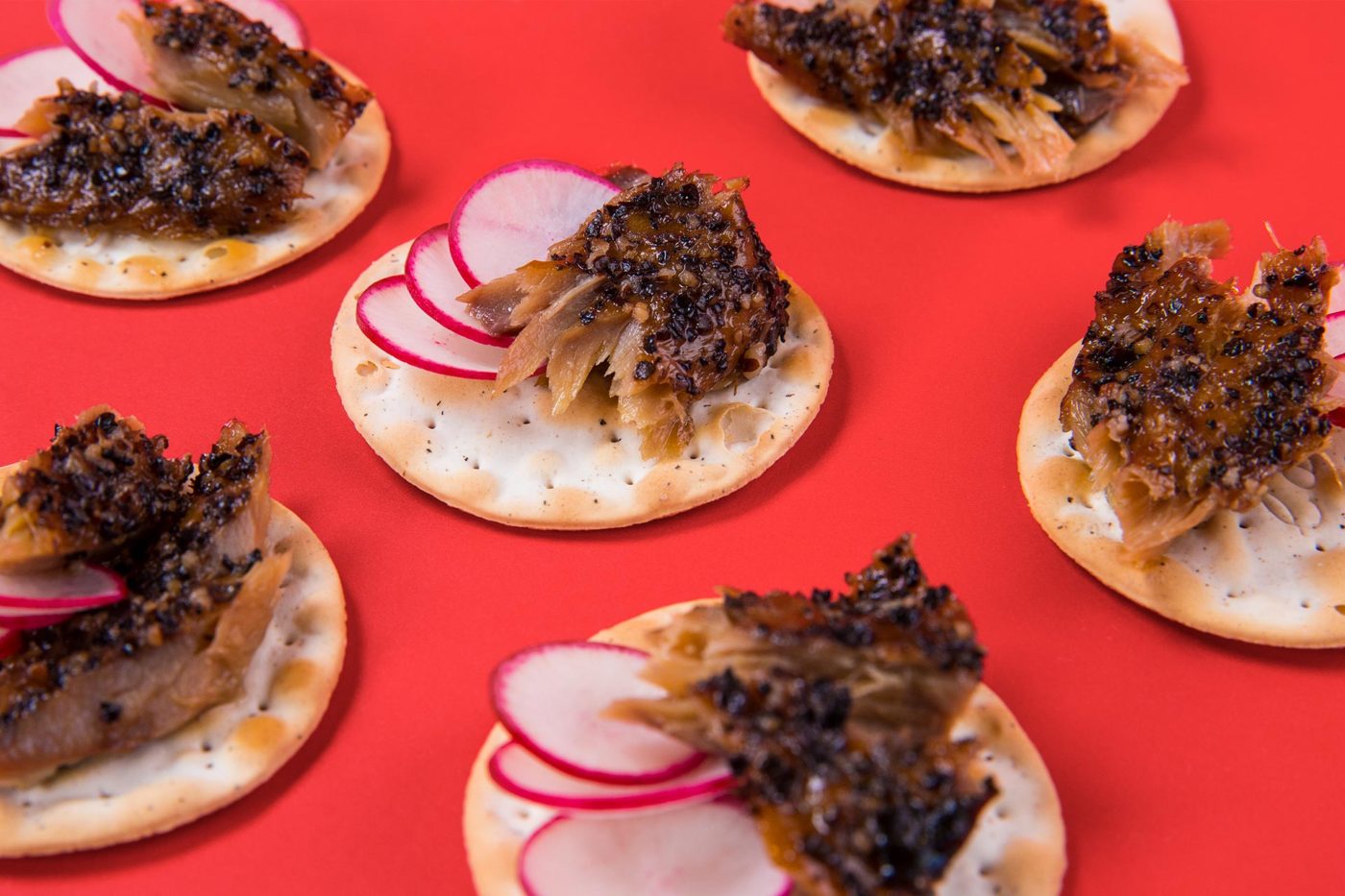 Smoked-Mackerel-Peppered-on-Crackers-FEATURE-1
