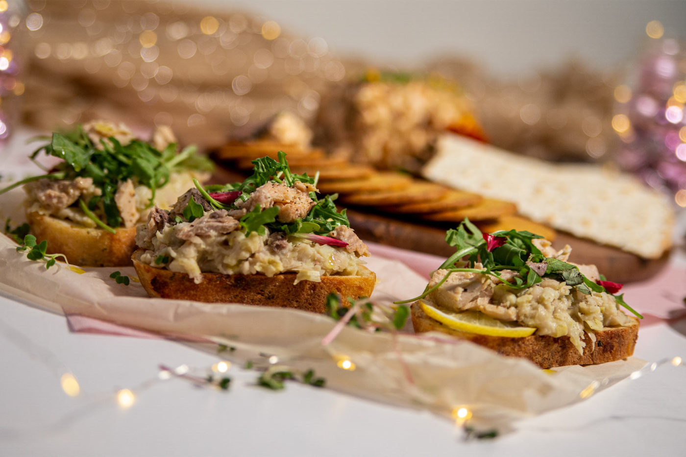 GoldSeal_White-Bean-Tartines-with-Salmon-FEATURE